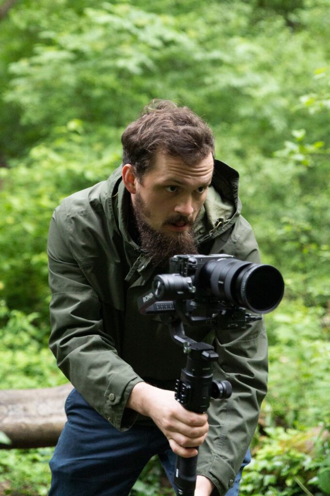 Lasse van Schoor arbeitet auch mit einem Gimbal für dynamische und stabilisierte Aufnahmen.