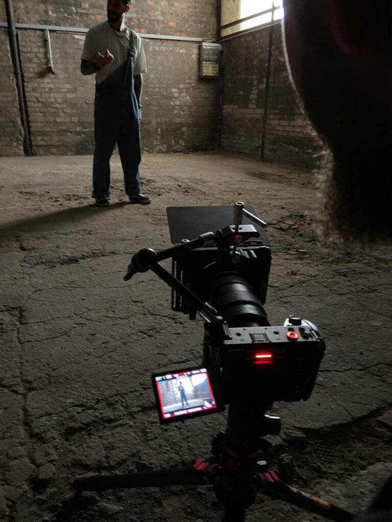 Dreharbeiten in einem Lostplace.
